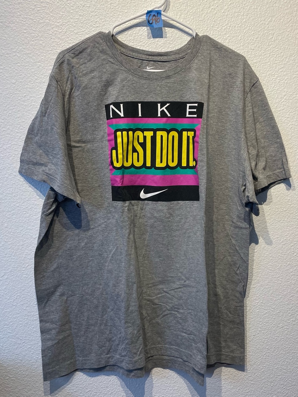 Nike Men’s"Just Do It" Gray Graphic Tee